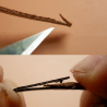 Comment enfiler le lacet en cuir plat dans le passe lacet
