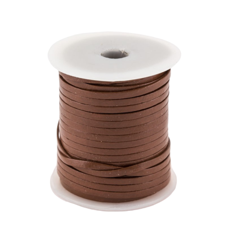 Lacet de cuir plat 3 mm marron clair d'une épaisseur de 1mm et d'une longueur en continu de 25 mètres.