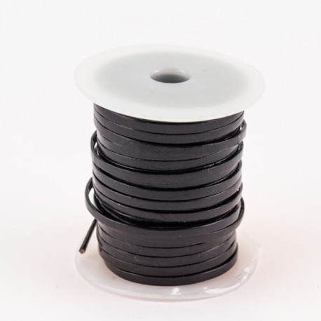 Lacet de cuir plat 3 mm noir. Bobine de 25 mètres, cuir de buffle, tannage végétal.
