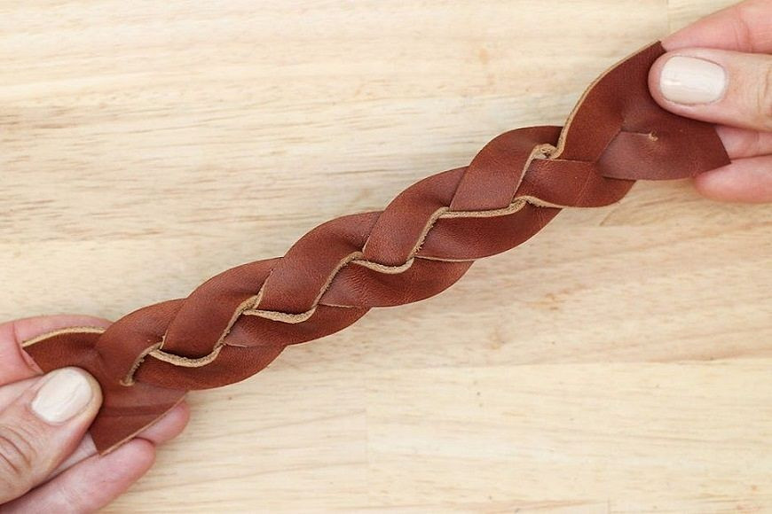Faire une tresse en cuir à 3 brins