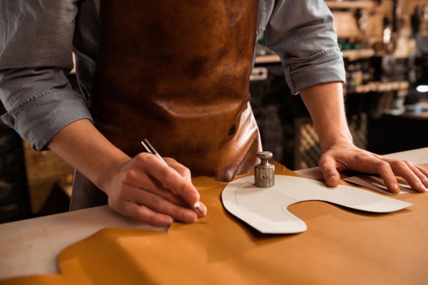 L'art de vieillir un cuir : Secrets pour un look vintage authentique