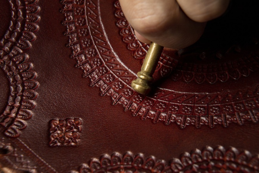 Maîtrisez l'art de la gravure sur cuir avec ces techniques simples