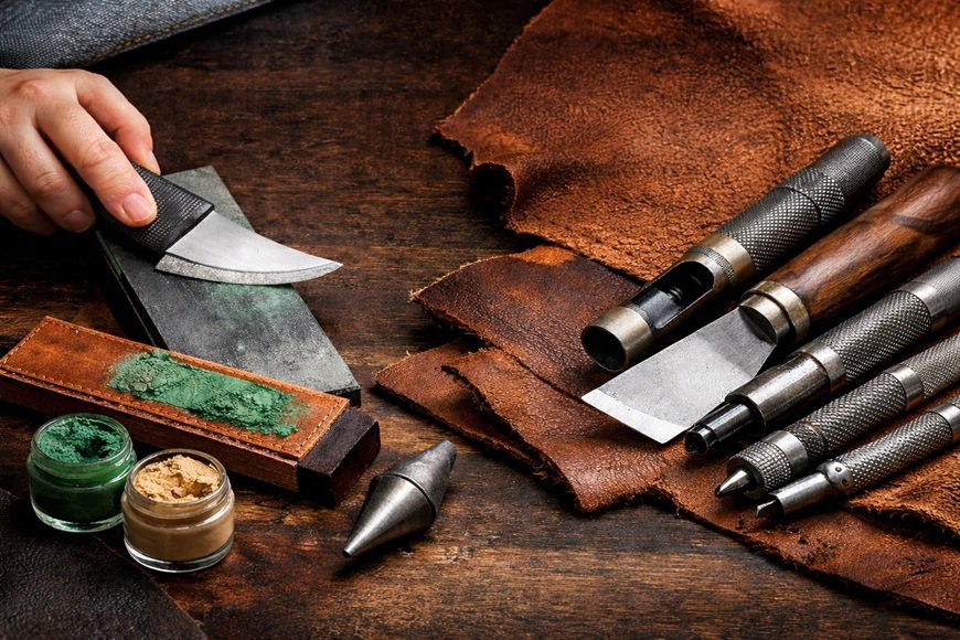 Entretien et affûtage des outils pour le travail du cuir : guide complet